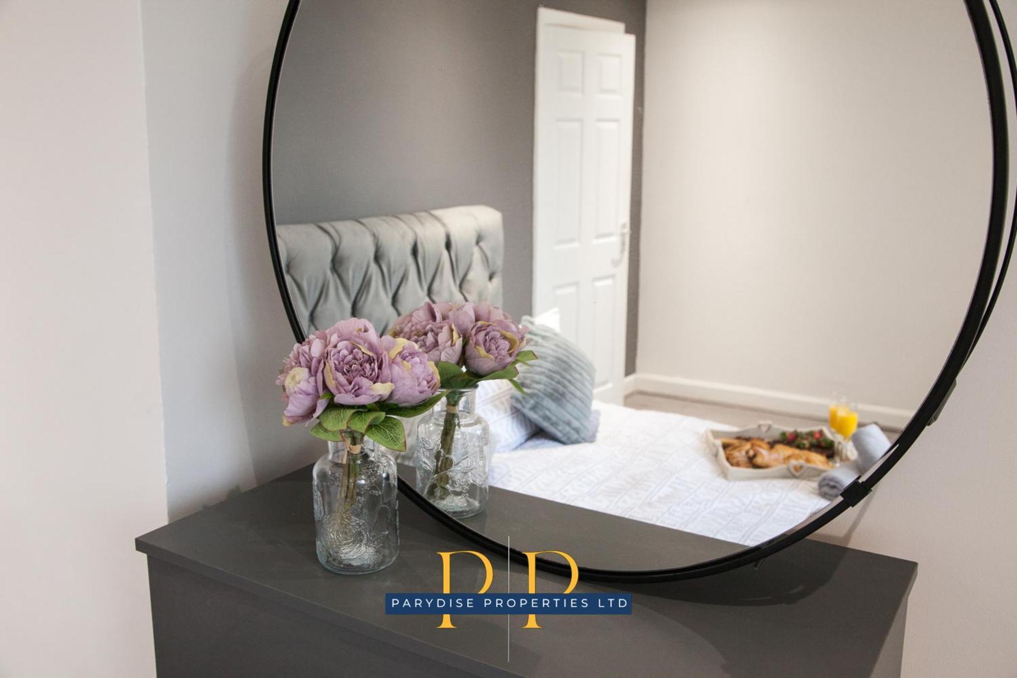 The Knutton House - Spacious Comfort By Parydise Properties - Leisure & Business Stays - Sleeps 7 Newcastle-under-Lyme Zewnętrze zdjęcie