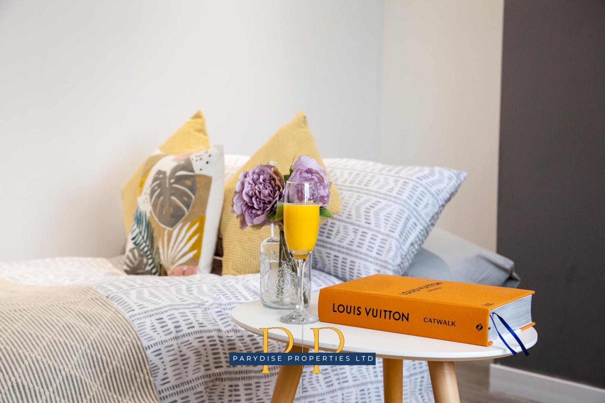 The Knutton House - Spacious Comfort By Parydise Properties - Leisure & Business Stays - Sleeps 7 Newcastle-under-Lyme Zewnętrze zdjęcie
