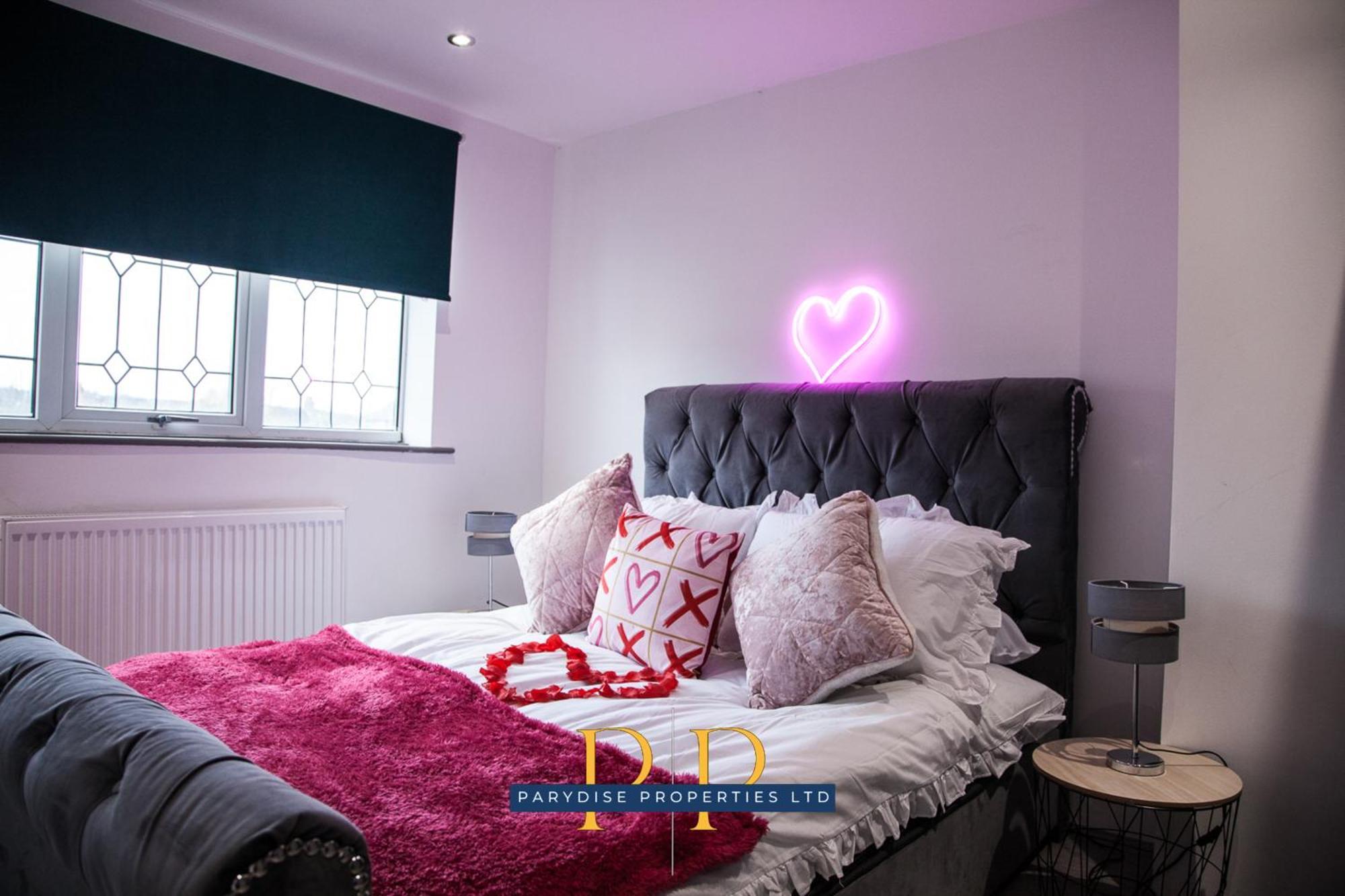 The Knutton House - Spacious Comfort By Parydise Properties - Leisure & Business Stays - Sleeps 7 Newcastle-under-Lyme Zewnętrze zdjęcie
