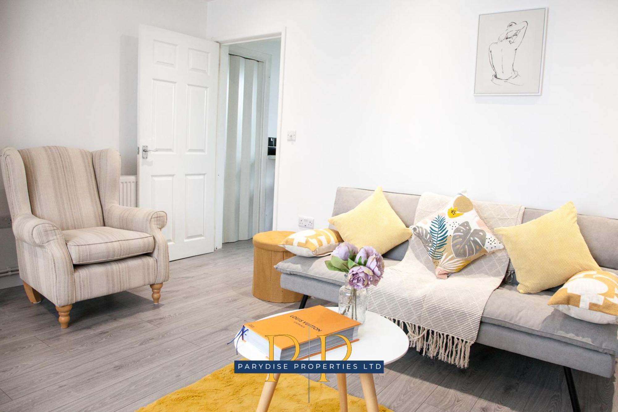 The Knutton House - Spacious Comfort By Parydise Properties - Leisure & Business Stays - Sleeps 7 Newcastle-under-Lyme Zewnętrze zdjęcie