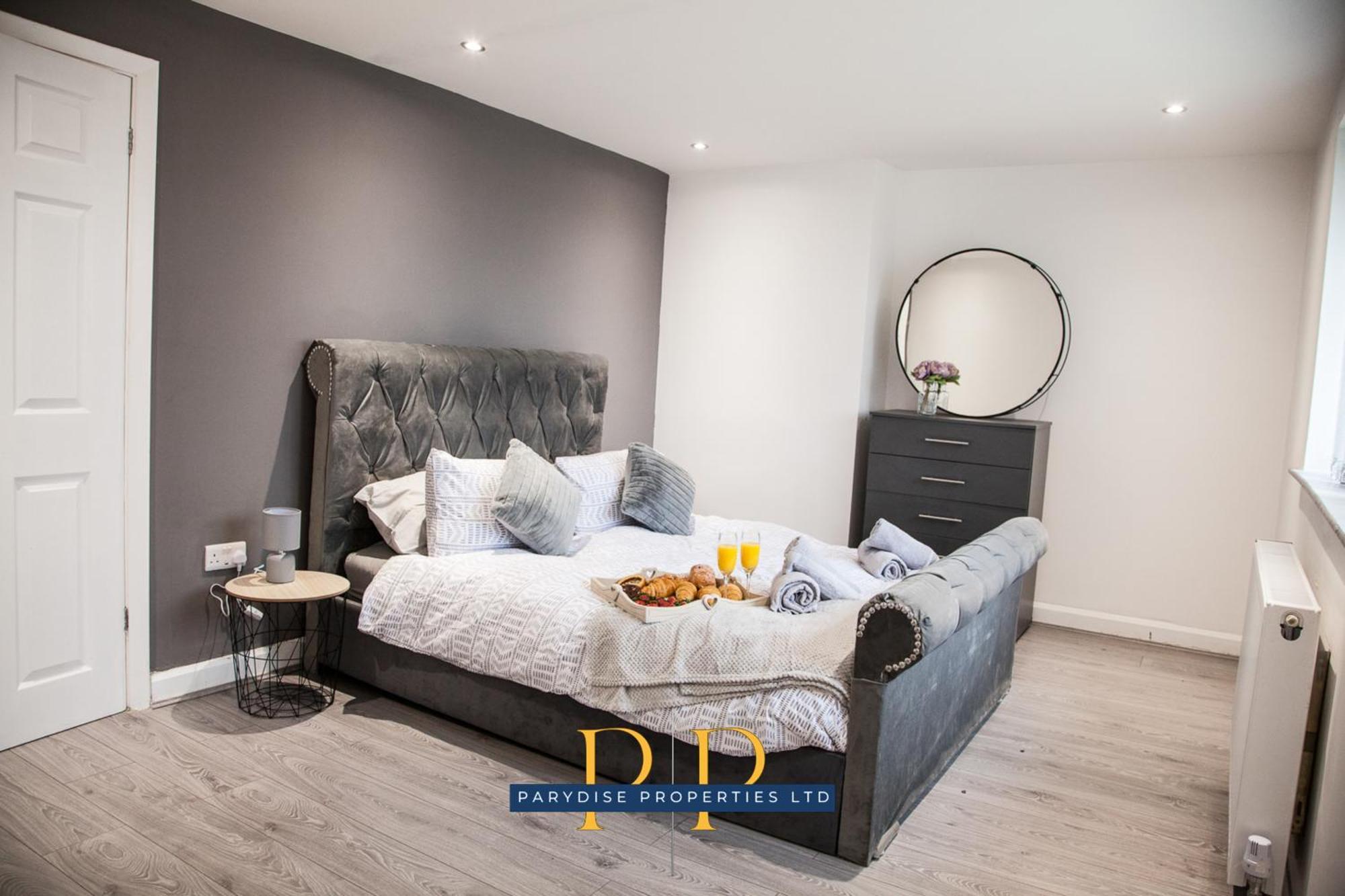 The Knutton House - Spacious Comfort By Parydise Properties - Leisure & Business Stays - Sleeps 7 Newcastle-under-Lyme Zewnętrze zdjęcie