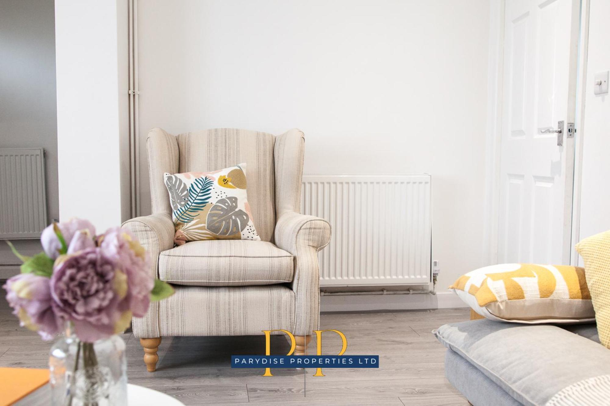 The Knutton House - Spacious Comfort By Parydise Properties - Leisure & Business Stays - Sleeps 7 Newcastle-under-Lyme Zewnętrze zdjęcie